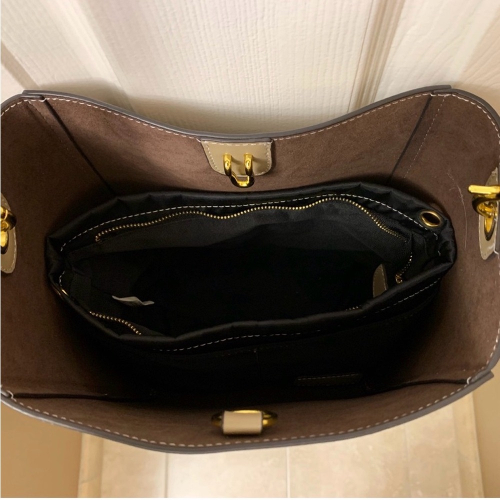 Aallyn Jordan Leather Bucket Bag - Picture 2 of 3